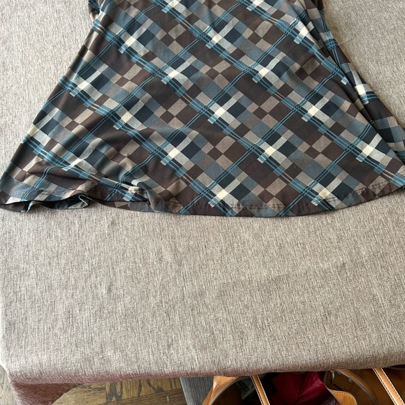 Fashion forward wrap dress style - Picture 6 of 6